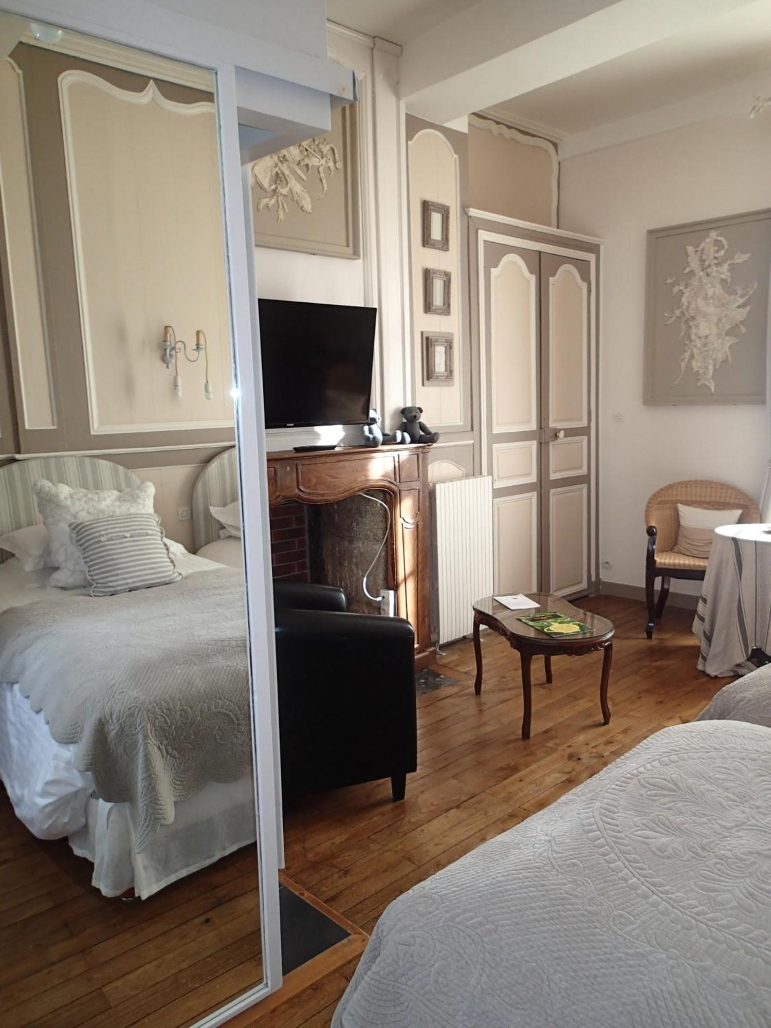 La Demeure Hotel Guingamp Buitenkant foto